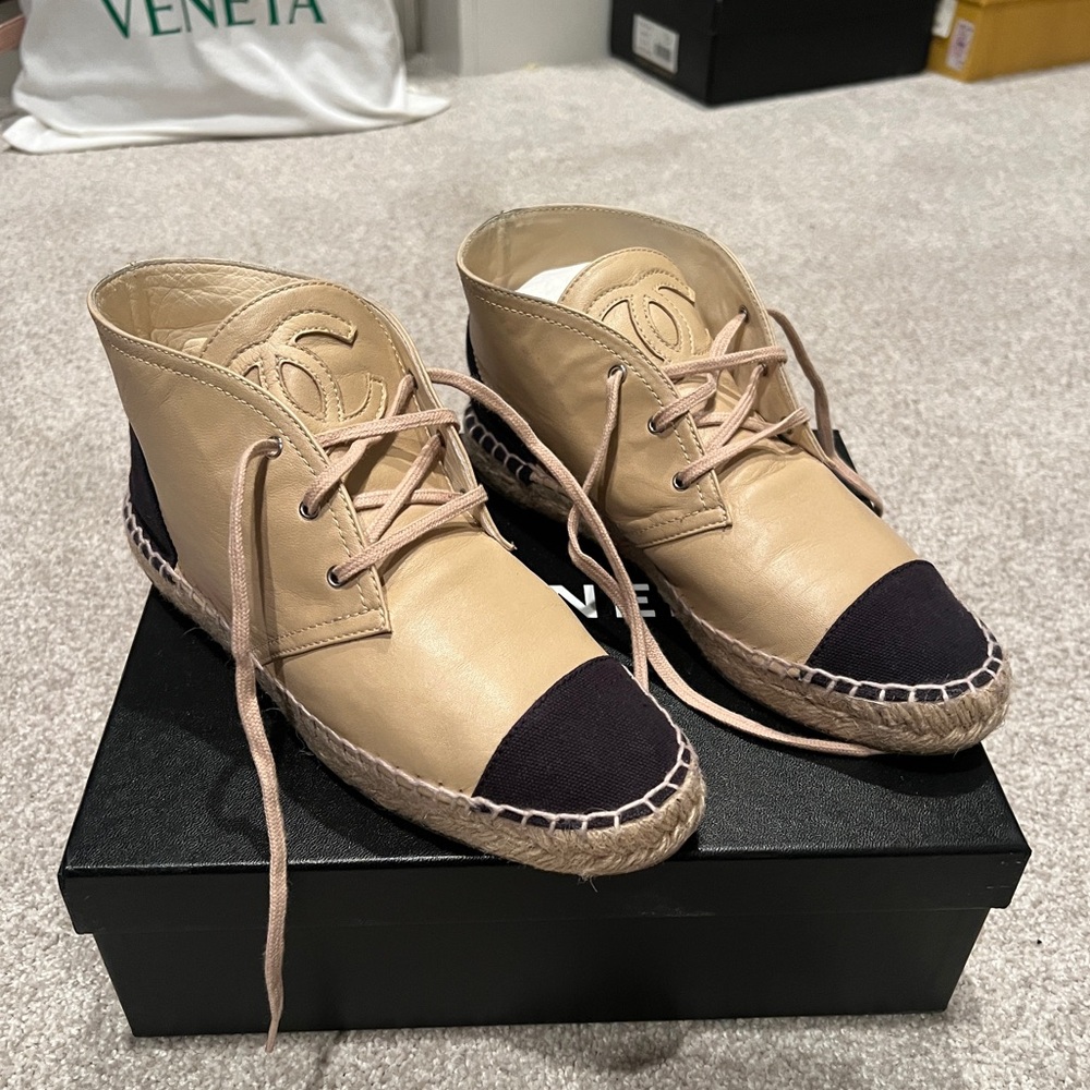 Chanel lace up Espadrilles size 40 like new